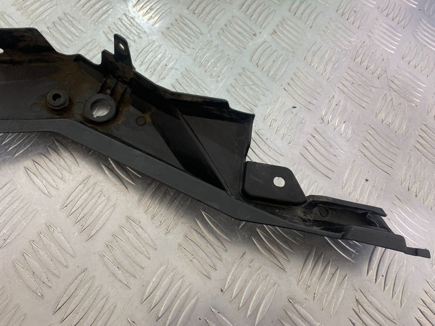 SUZUKI DL 650 V-STROM LEFT SIDE INFILL PANEL YEAR 2020 (CMB1117)