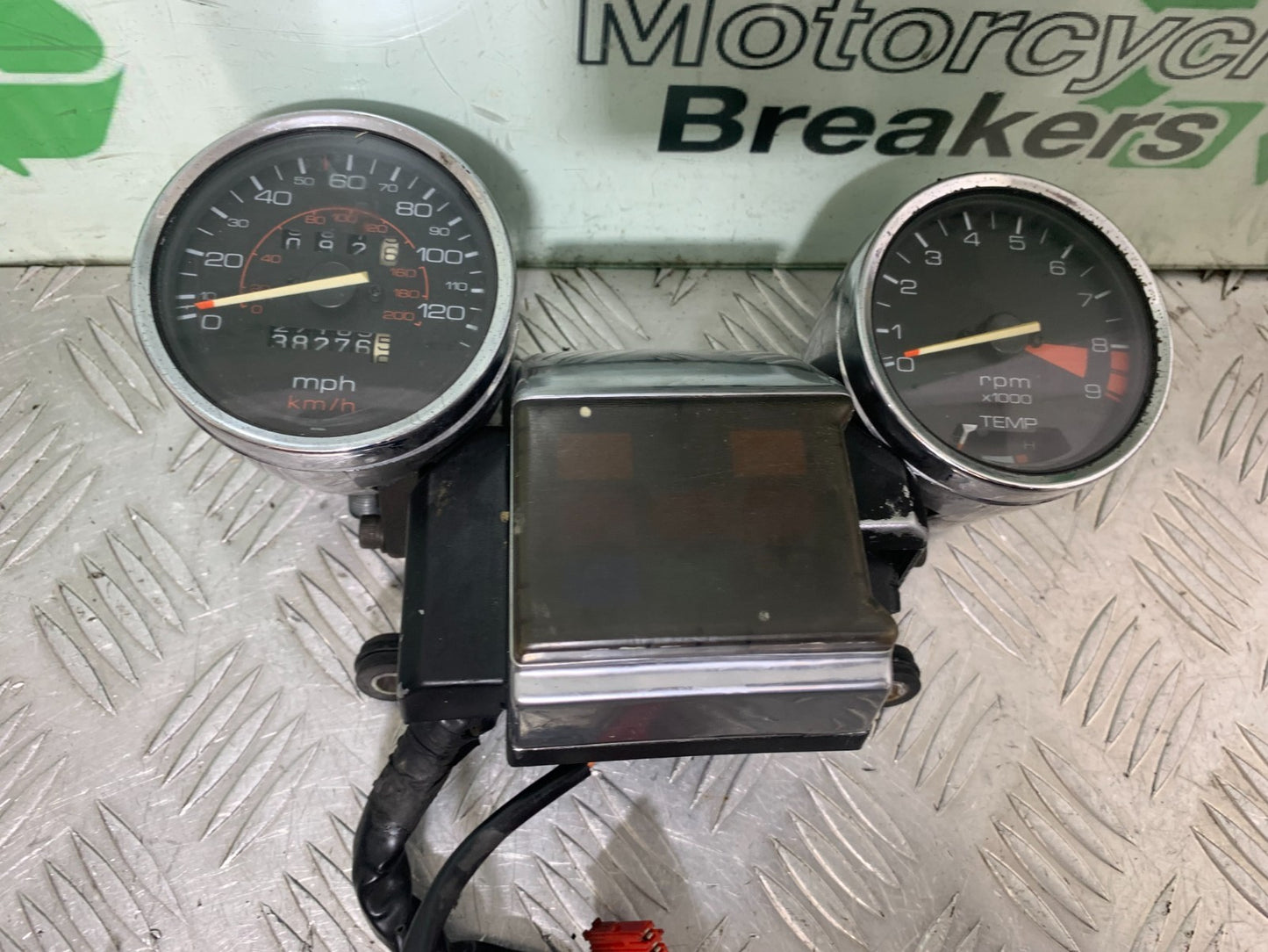 HONDA VT700 VT 700 SHADOW CLOCKS SPEEDO DASH   YEAR 1984-85 (CMB1328)