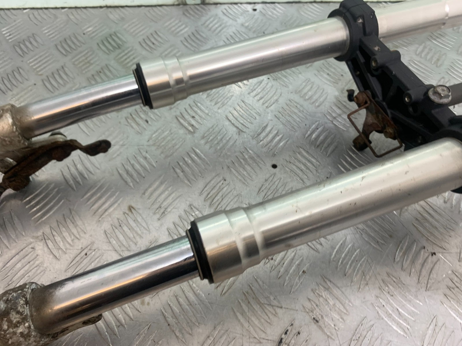 BENELLI BN125 BN 125 FORKS (BENT SOLD AS PARTS)  YEAR 2018-2021 (CMB1194)