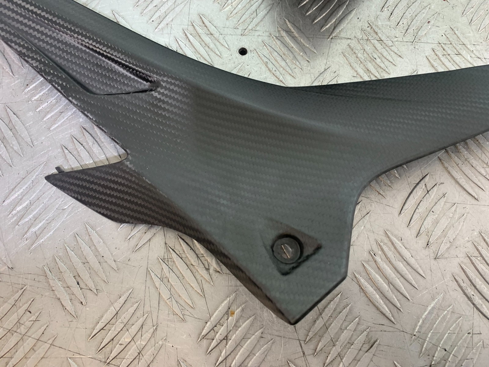 APRILIA RSV4 FACTORY LEFT AND RIGHT CARBON SIDE INFILLS YEAR 2009-2012 (CMB1224)