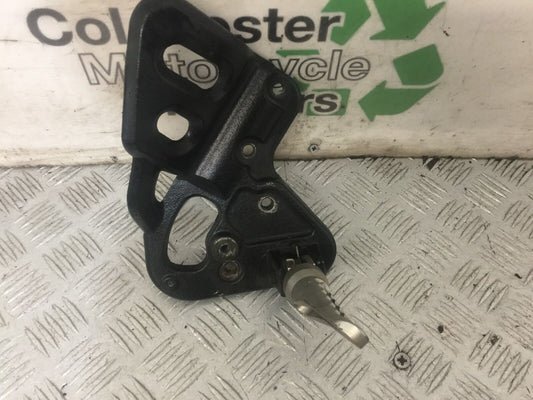TRIUMPH 955i TIGER FRONT RIGHT HANGER AND PEG  YEAR 2001-2006 (STOCK 818)