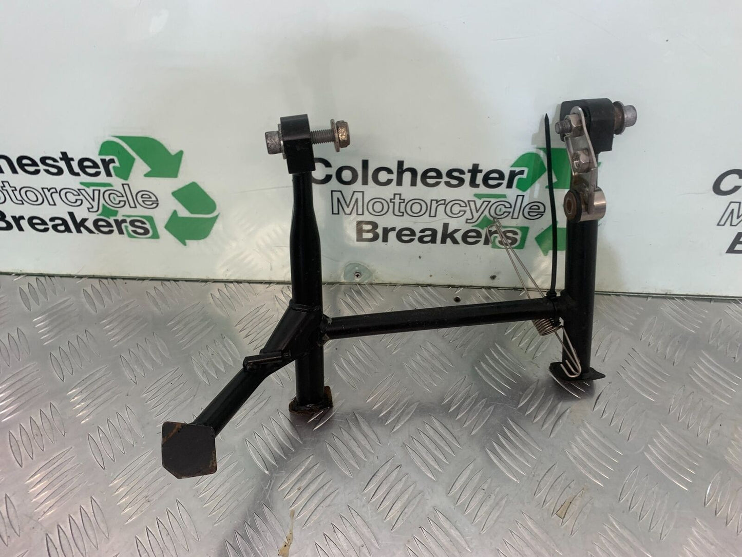 TRIUMPH 955I SPRINT RS CENTER STAND  YEAR 1999-04 (STOCK 989)