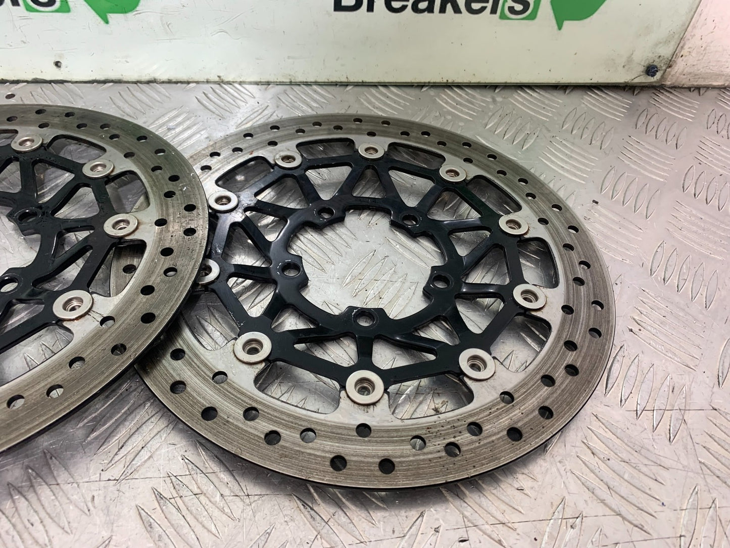 TRIUMPH 675 STREET TRIPLE R FRONT BRAKE DISCS  YEAR 2013 - 2016 (CMB1221)