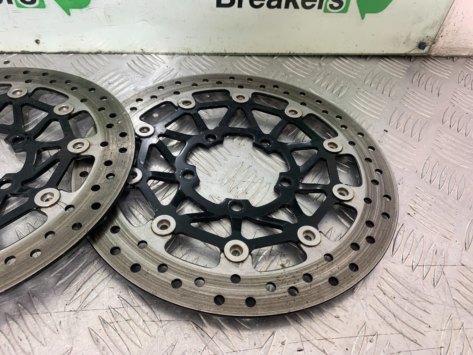 TRIUMPH 675 STREET TRIPLE R FRONT BRAKE DISCS  YEAR 2013 - 2016 (CMB1221)