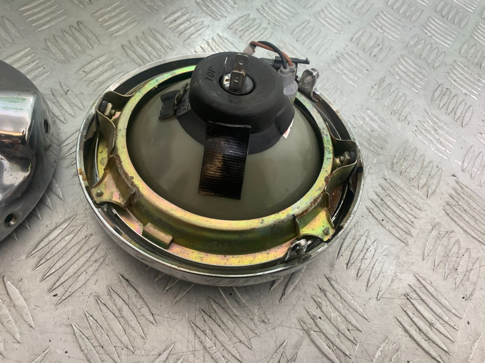 SUZUKI GSX750 INAZUMA HEADLIGHT AND BACKING  YEAR 1998-2003 (CMB1308)