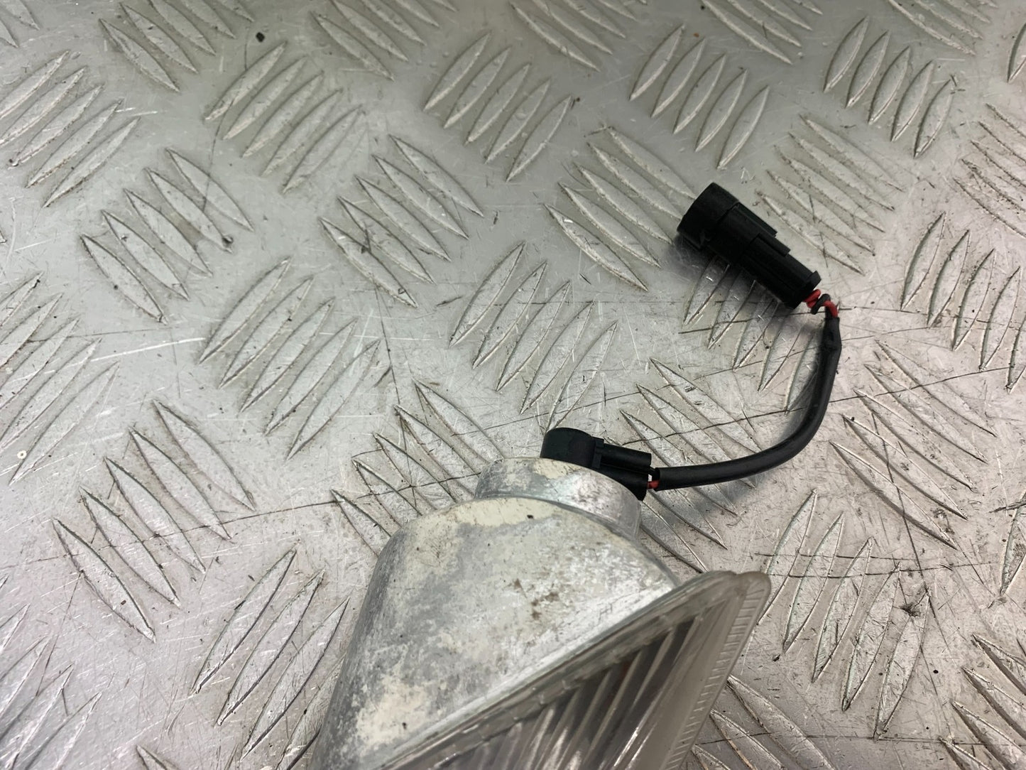 PIAGGIO VESPA GTS 125 REAR INDICATORS  YEAR 2009-2014  (CMB1261)