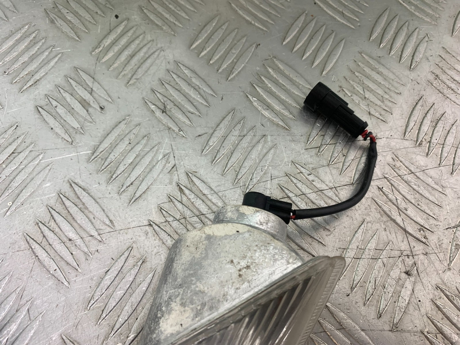 PIAGGIO VESPA GTS 125 REAR INDICATORS  YEAR 2009-2014  (CMB1261)