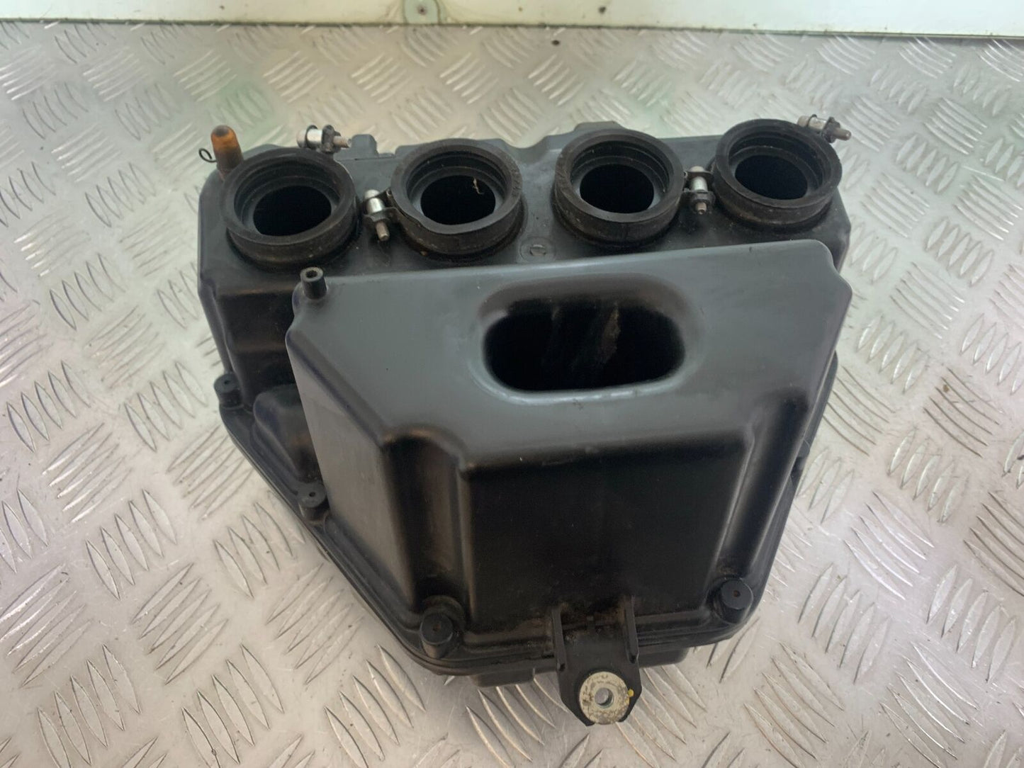 YAMAHA XJ6 XJ6-S AIR BOX  YEAR 2009-2015  (CMB1070)