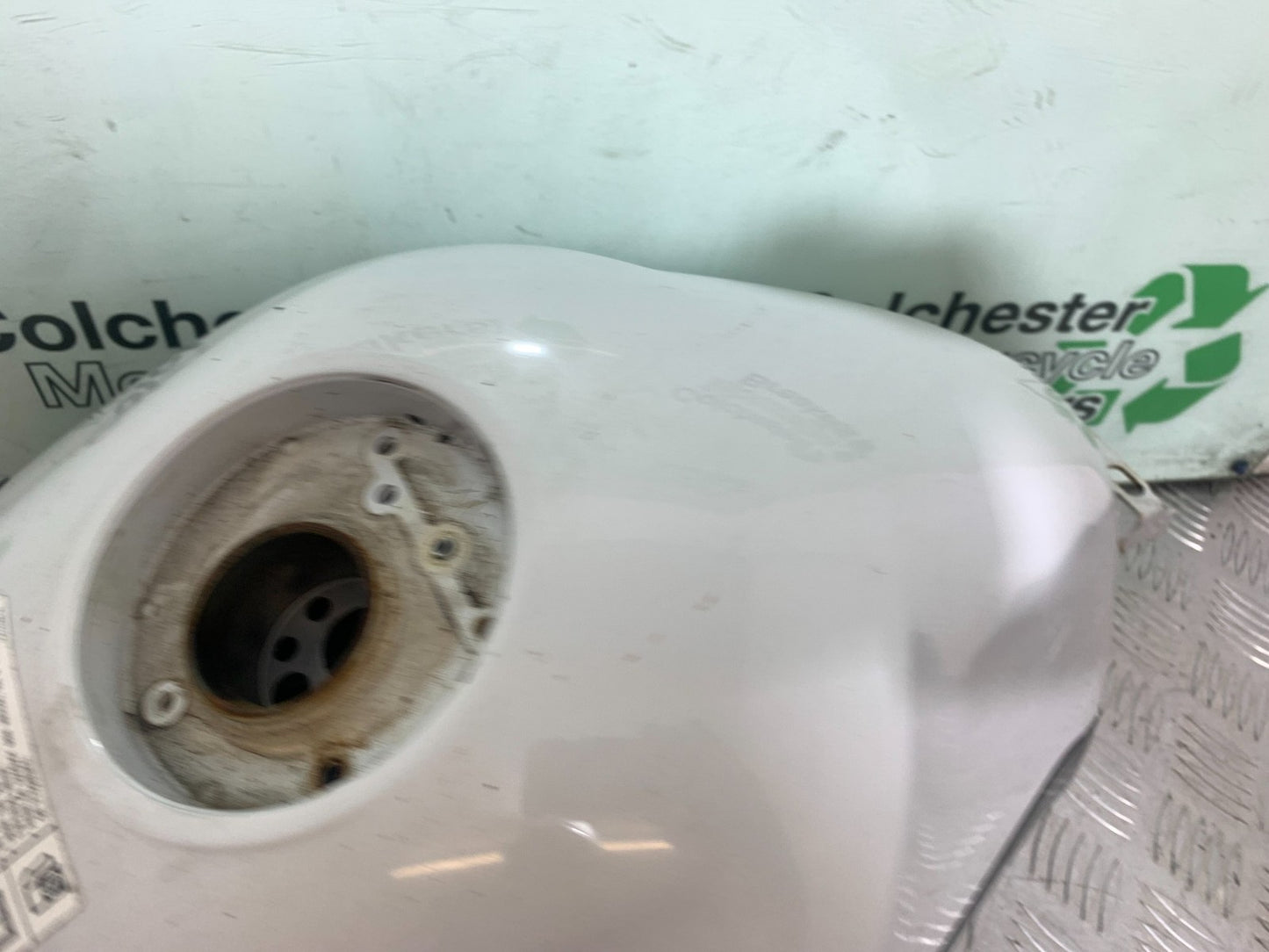 YAMAHA XJ6 XJ6-S PETROL TANK  YEAR 2009-2015  (CMB1212)