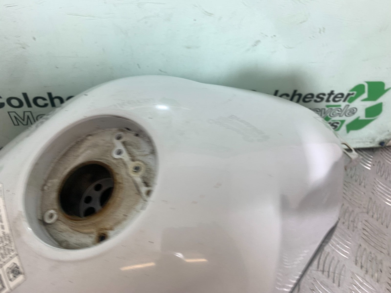 YAMAHA XJ6 XJ6-S PETROL TANK  YEAR 2009-2015  (CMB1212)