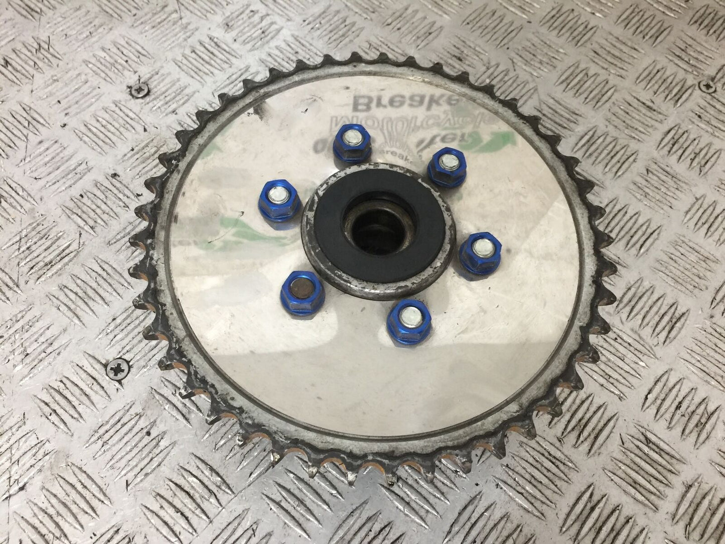 SUZUKI GSF1200 GSF 1200 BANDIT REAR SPROCKET CARRIER YEAR 2001-2005 (STOCK 902)