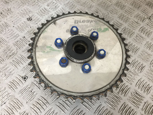 SUZUKI GSF1200 GSF 1200 BANDIT REAR SPROCKET CARRIER YEAR 2001-2005 (STOCK 902)