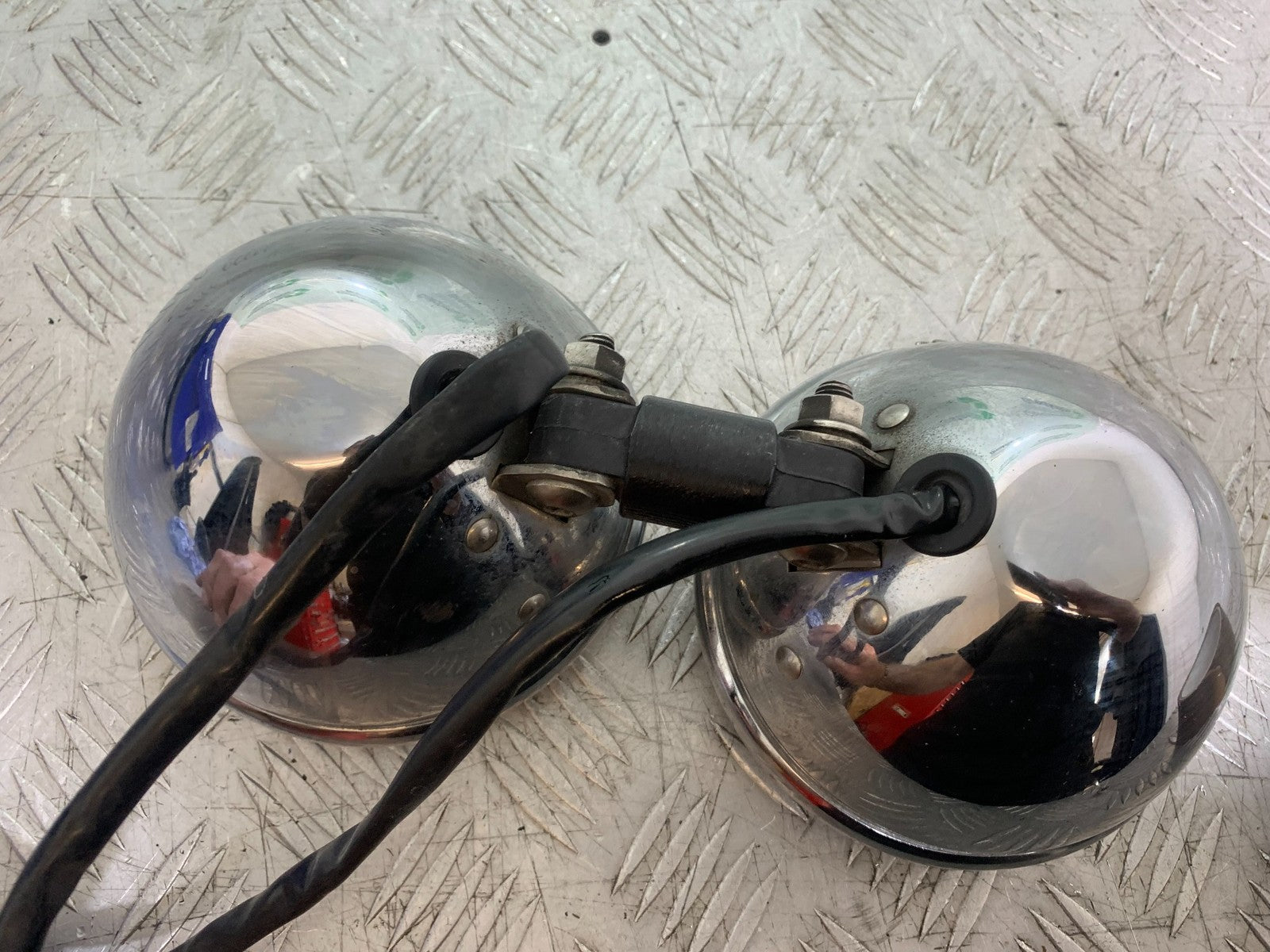 TRIUMPH 1050 SPEED TRIPLE HEADLIGHTS  YEAR 2005-2007 (CMB1322)