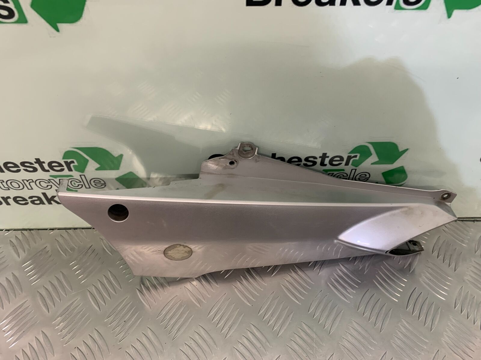 YAMAHA FJR1300 FJR 1300 LEFT SEAT PANEL  YEAR 2001-05 (STOCK 946)
