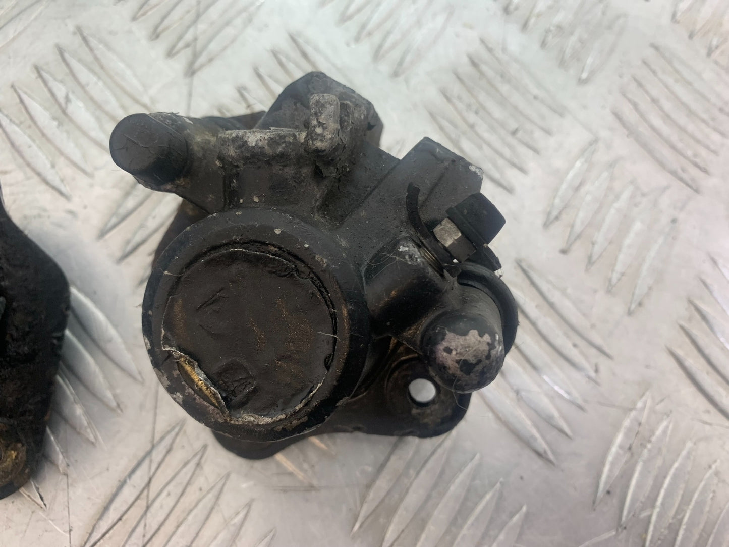 KAWASAKI GT550 GT 550 FRONT BRAKE CALIPERS  YEAR 1984-87 (CMB1141)