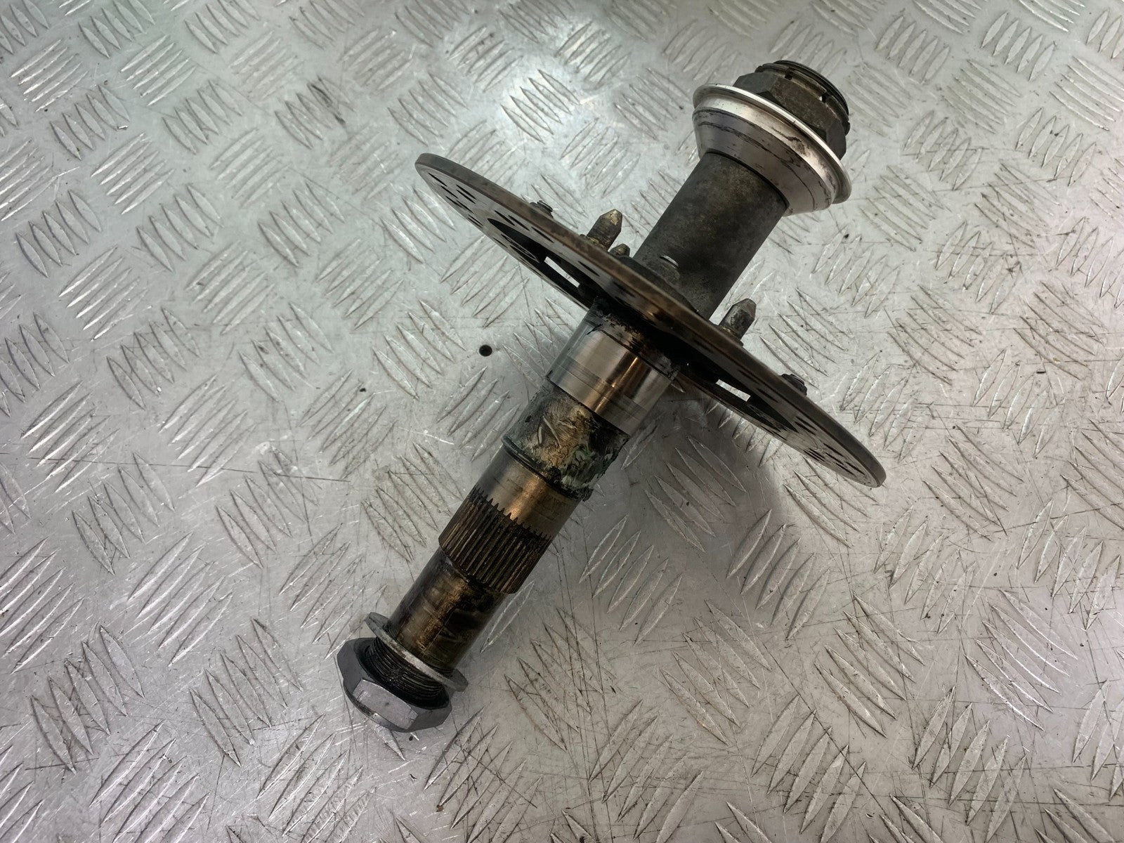TRIUMPH 1050 SPEED TRIPLE REAR SPINDLE AND DISC   YEAR 2005-2007 (CMB1322)