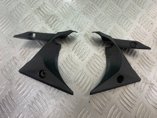 YAMAHA YZF R1 LEFT AND RIGHT INFILL PANELS  YEAR 2004-2006 (CMB1155)