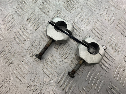 TRIUMPH 675 STREET TRIPLE R HANDLEBAR CLAMPS  YEAR 2013 - 2016 (CMB1221)