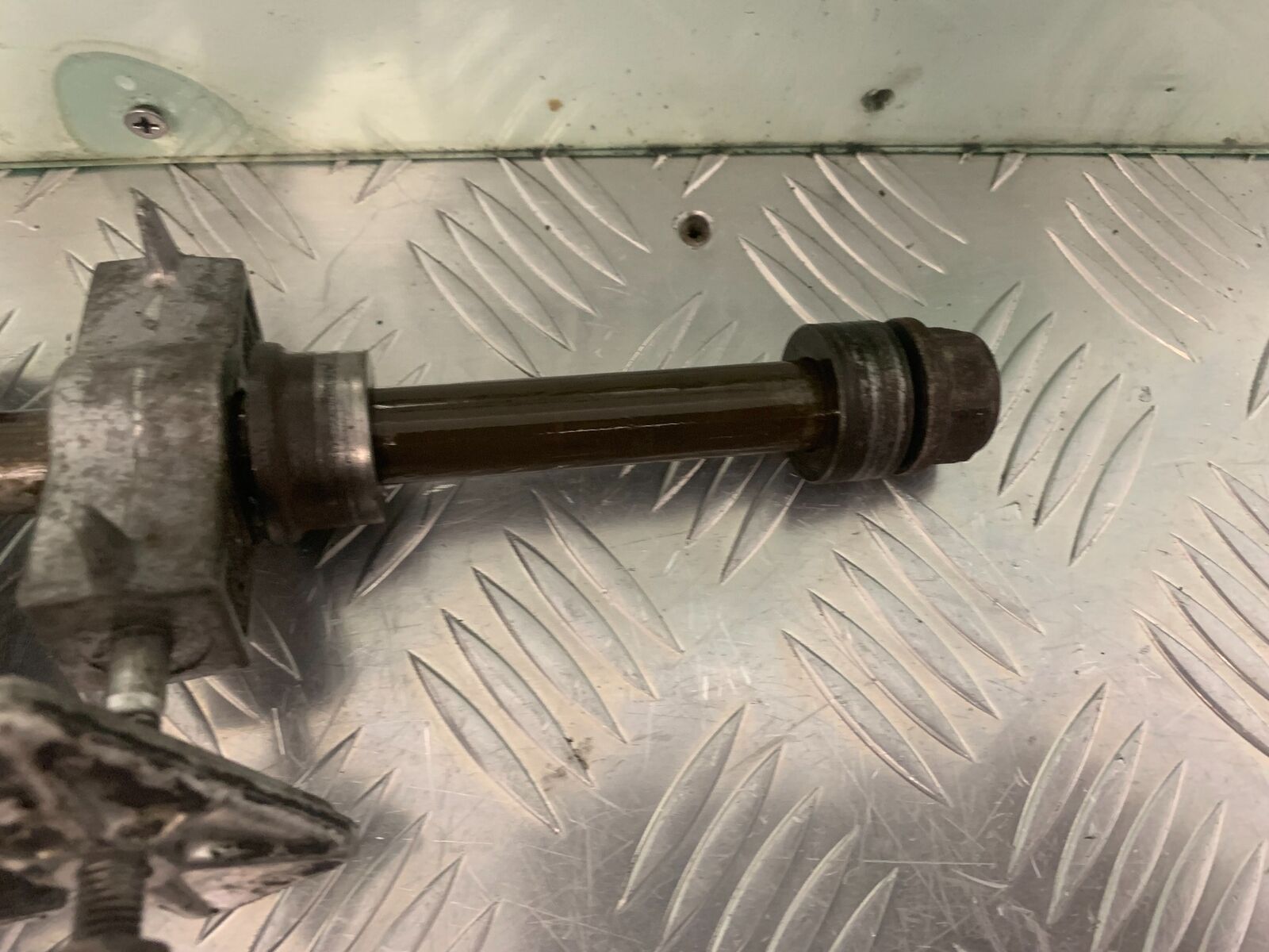 HONDA XL650 V TRANSALP REAR WHEEL SPINDLE  YEAR 2001-2006 (STOCK 975)