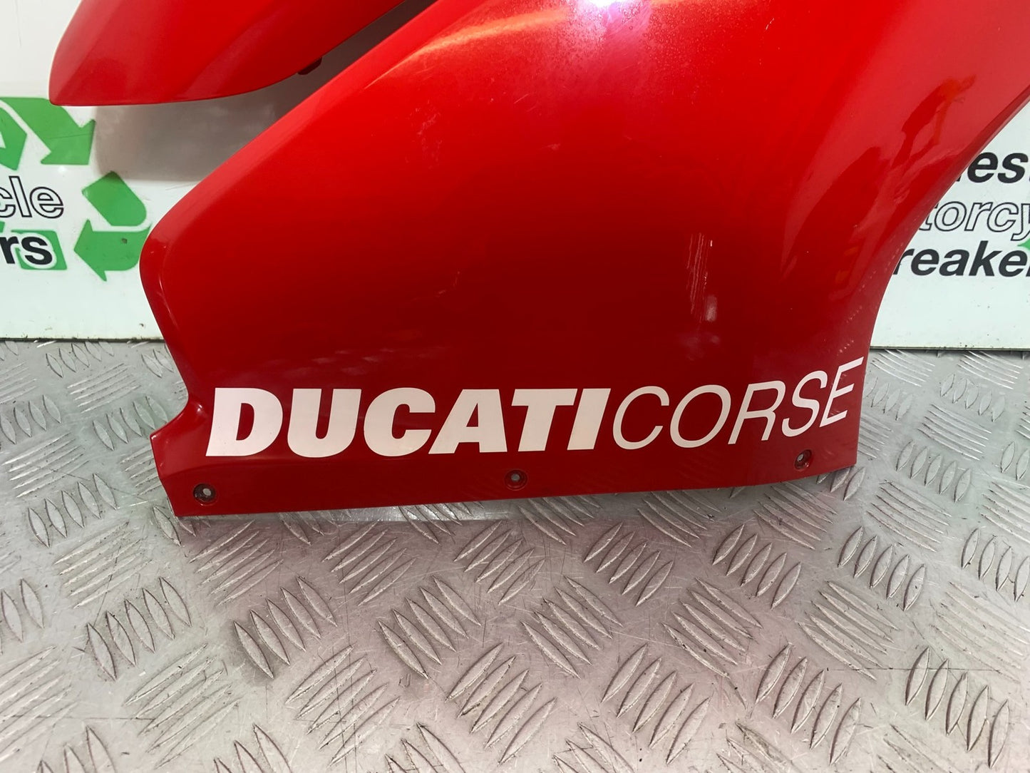 DUCATI 1299 PANIGALE RIGHT MIDDLE FAIRING PANEL YEAR 2016 (CMB 1187)