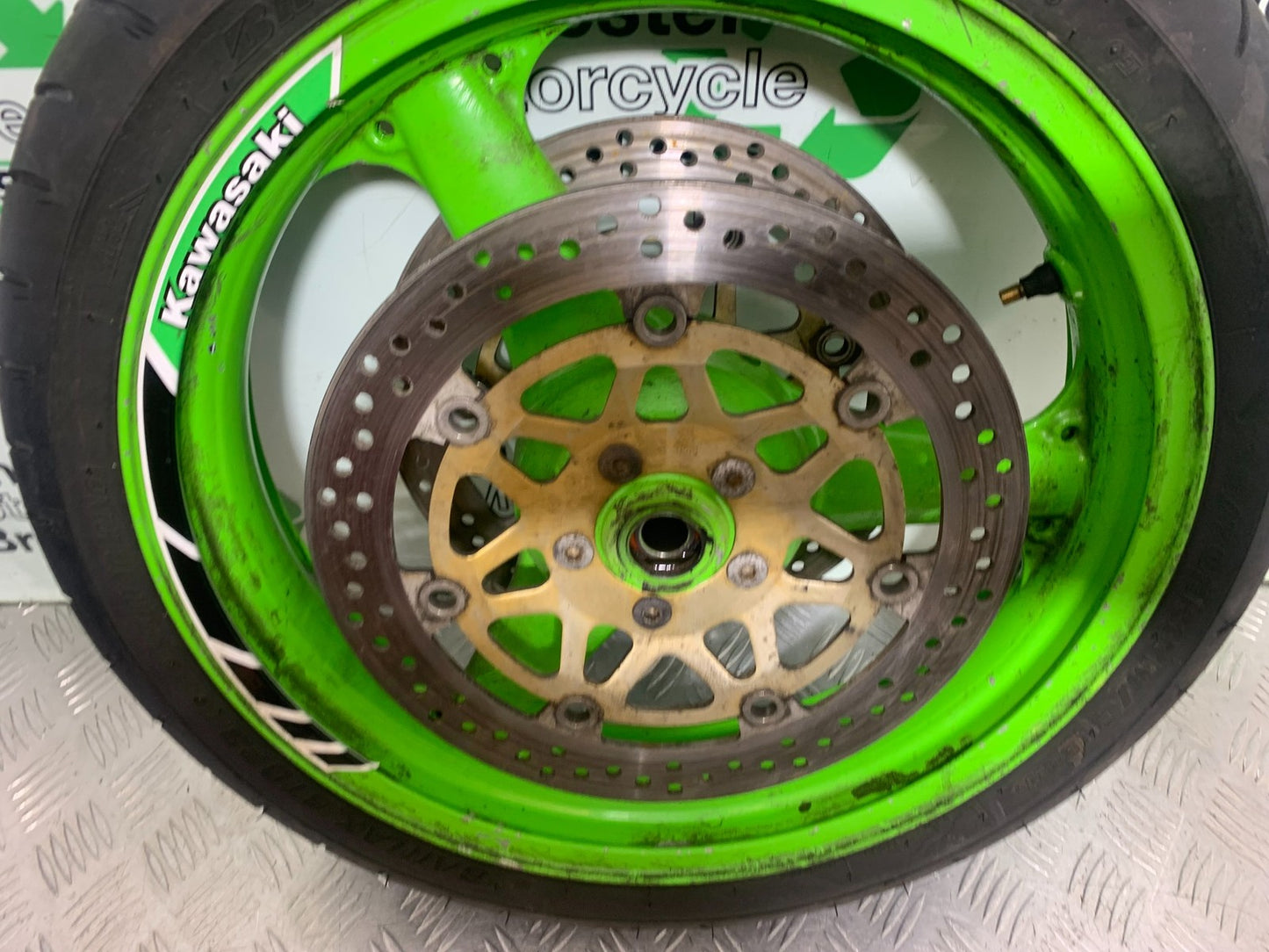 KAWASAKI ZX9R ZX9 C FRONT WHEEL AND DISCS YEAR 1998-99 (CMB1213)