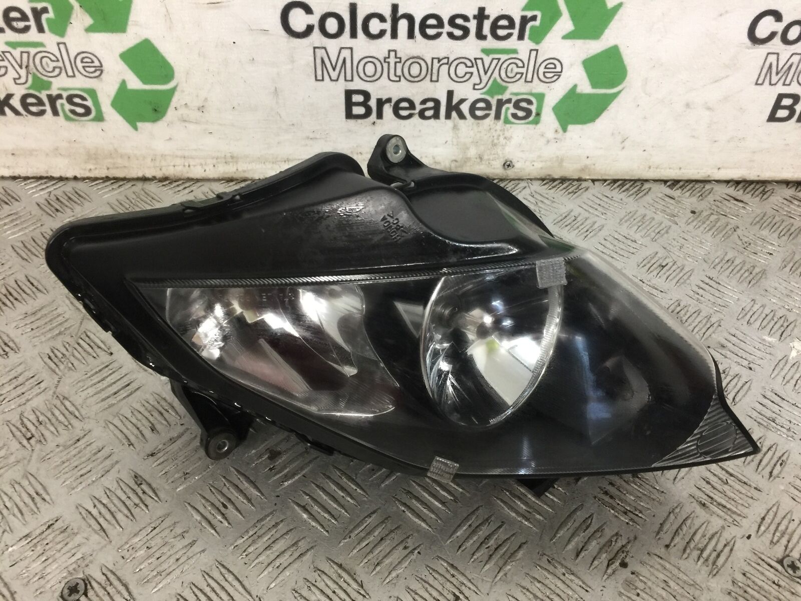 HONDA VFR800 VFR 800 V TEC RIGHT HEADLIGHT  YEAR 2002 (STOCK 785)