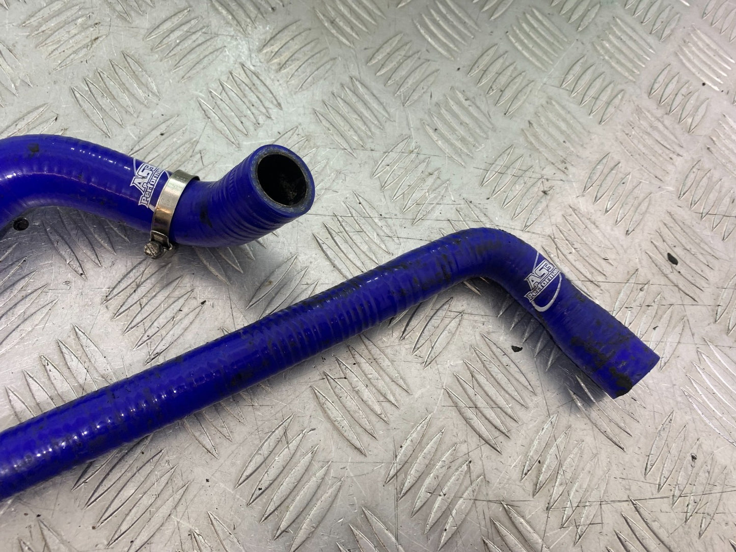 TRIUMPH 955i DAYTONA RADIATOR HOSES  YEAR 2002-2006 (CMB1229)