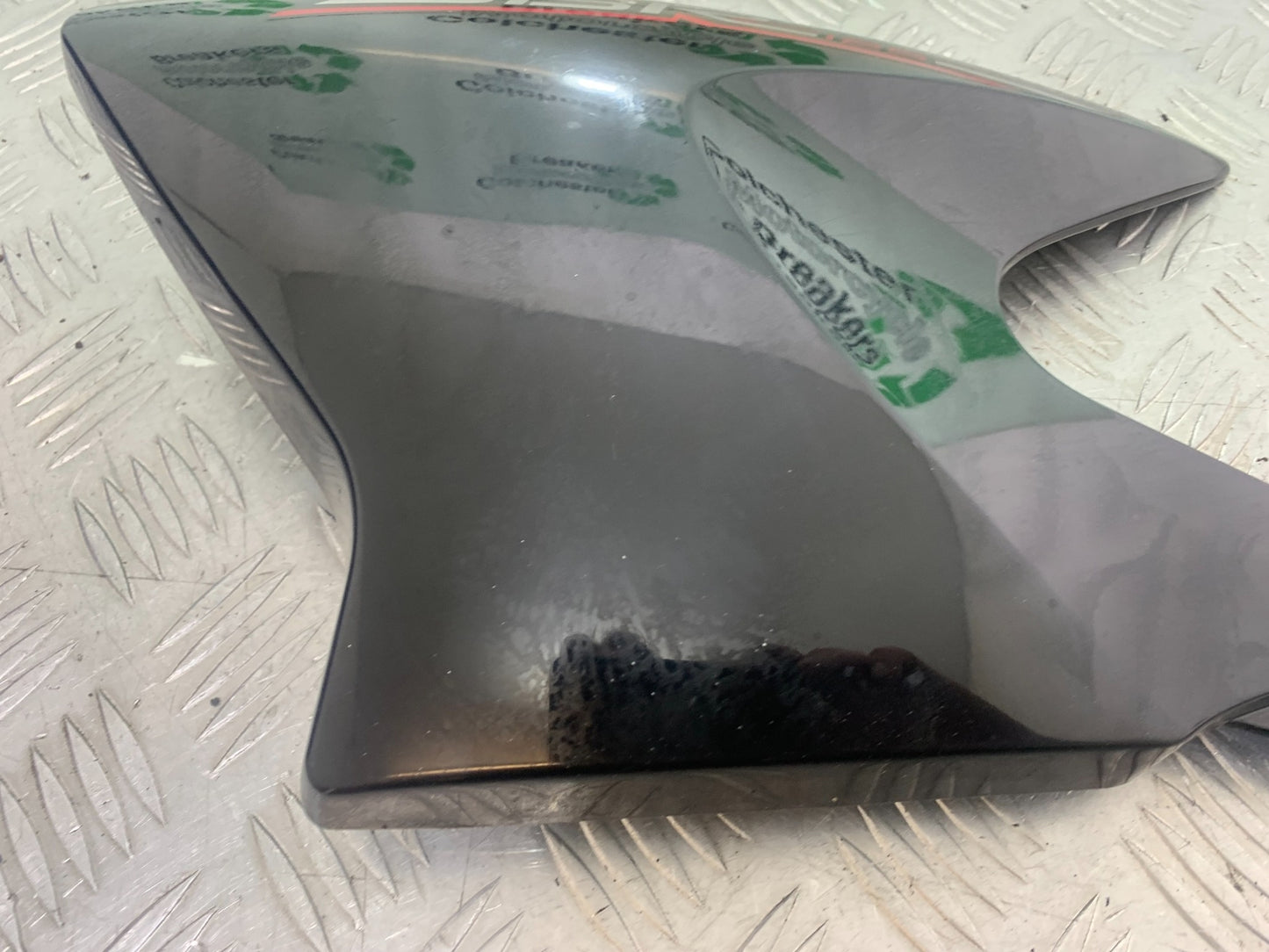 YAMAHA YBR125 YBR 125 LEFT TANK PANEL  YEAR 2010-2017 (CMB1163)