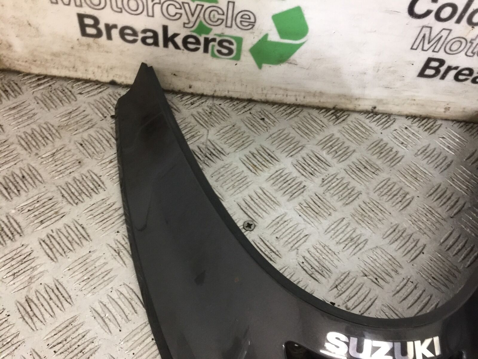SUZUKI AN 250 BURGMAN SCREEN INFILL PANEL  YEAR 1999  (STOCK 881)