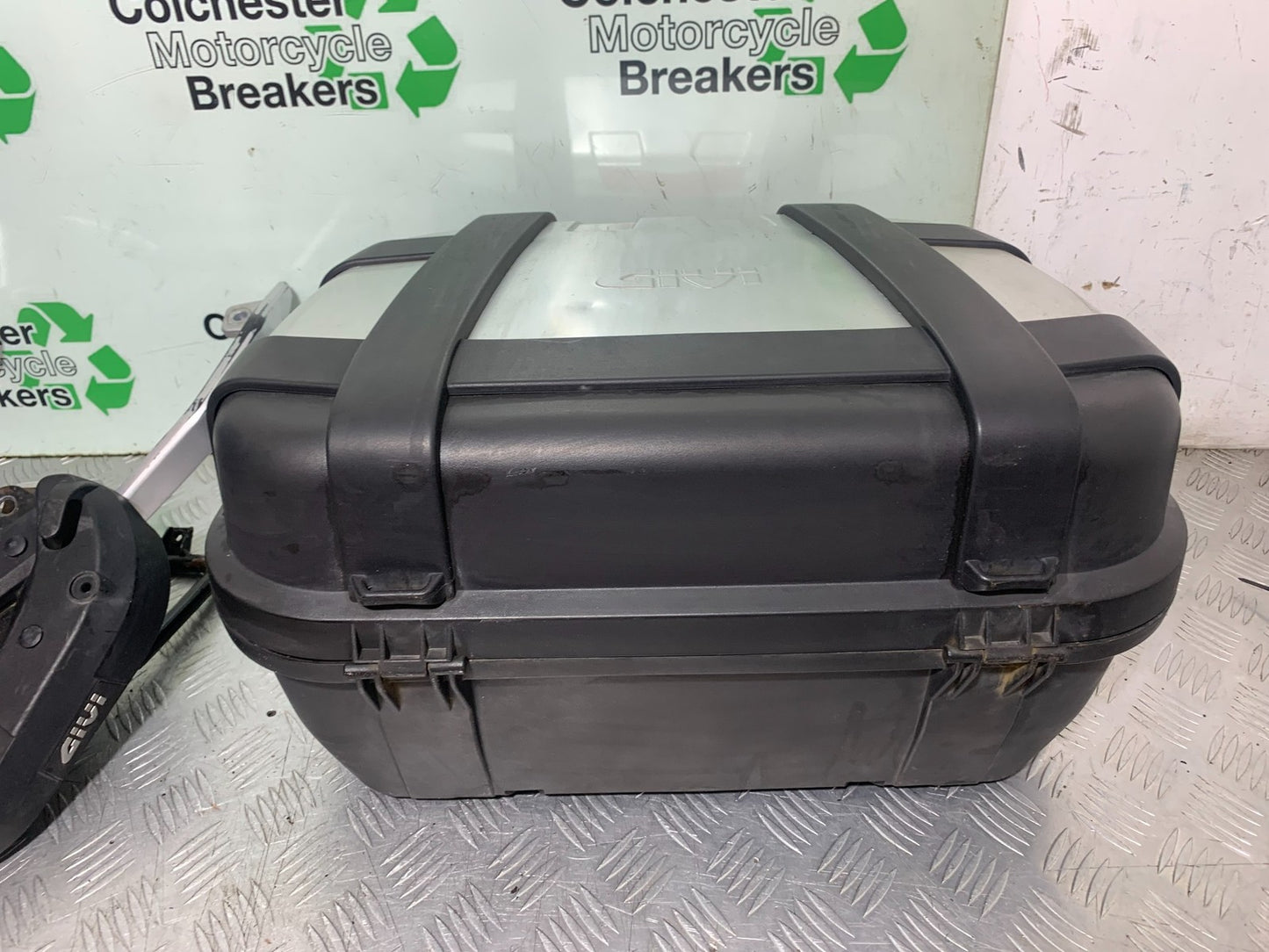 SUZUKI DL1000 V-STROM GIVI TOP BOX AND RACK   YEAR 2014-2019 (CMB1325)