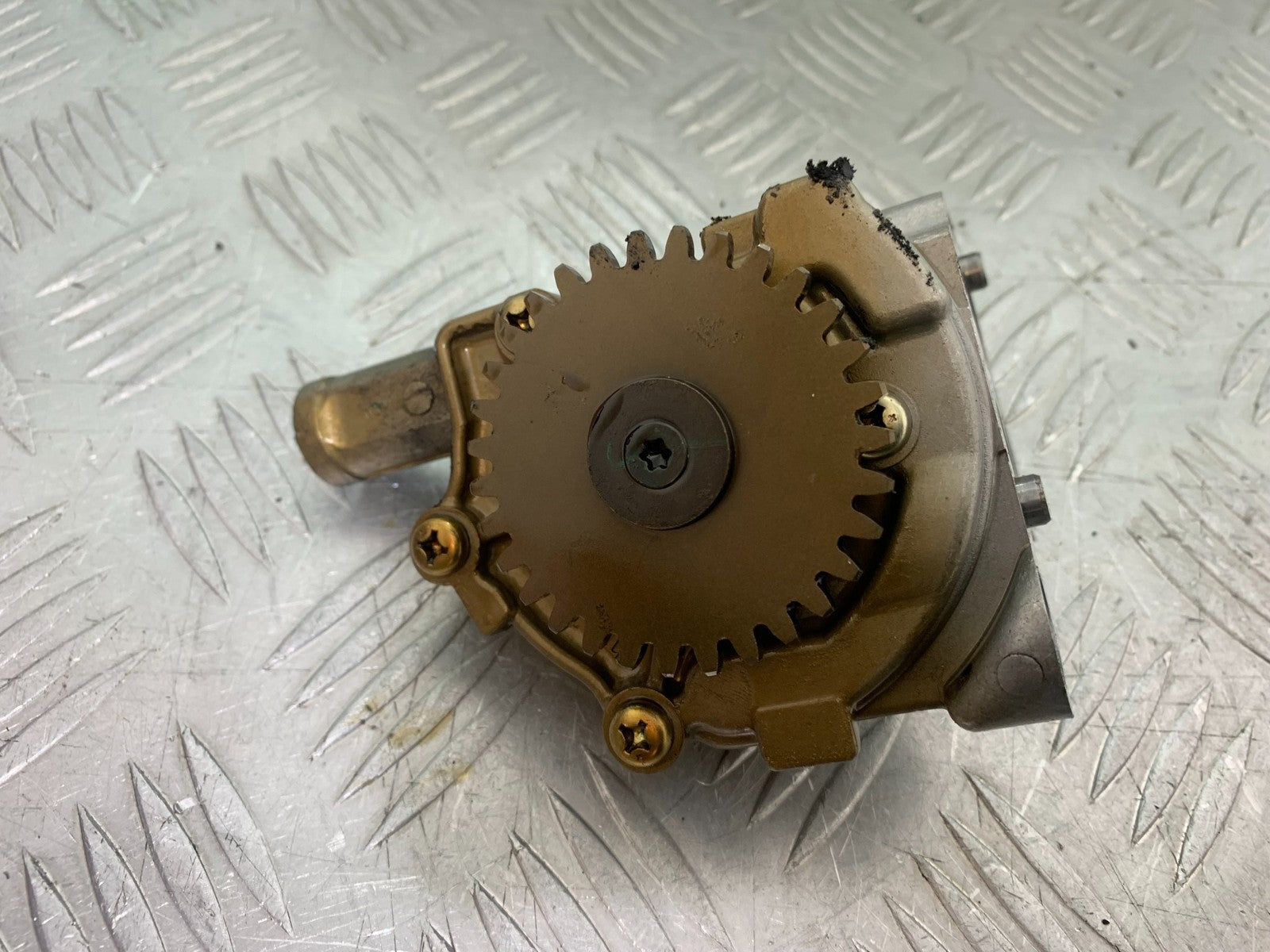 TRIUMPH 955i SPRINT ST OIL PUMP  YEAR 1999-2004