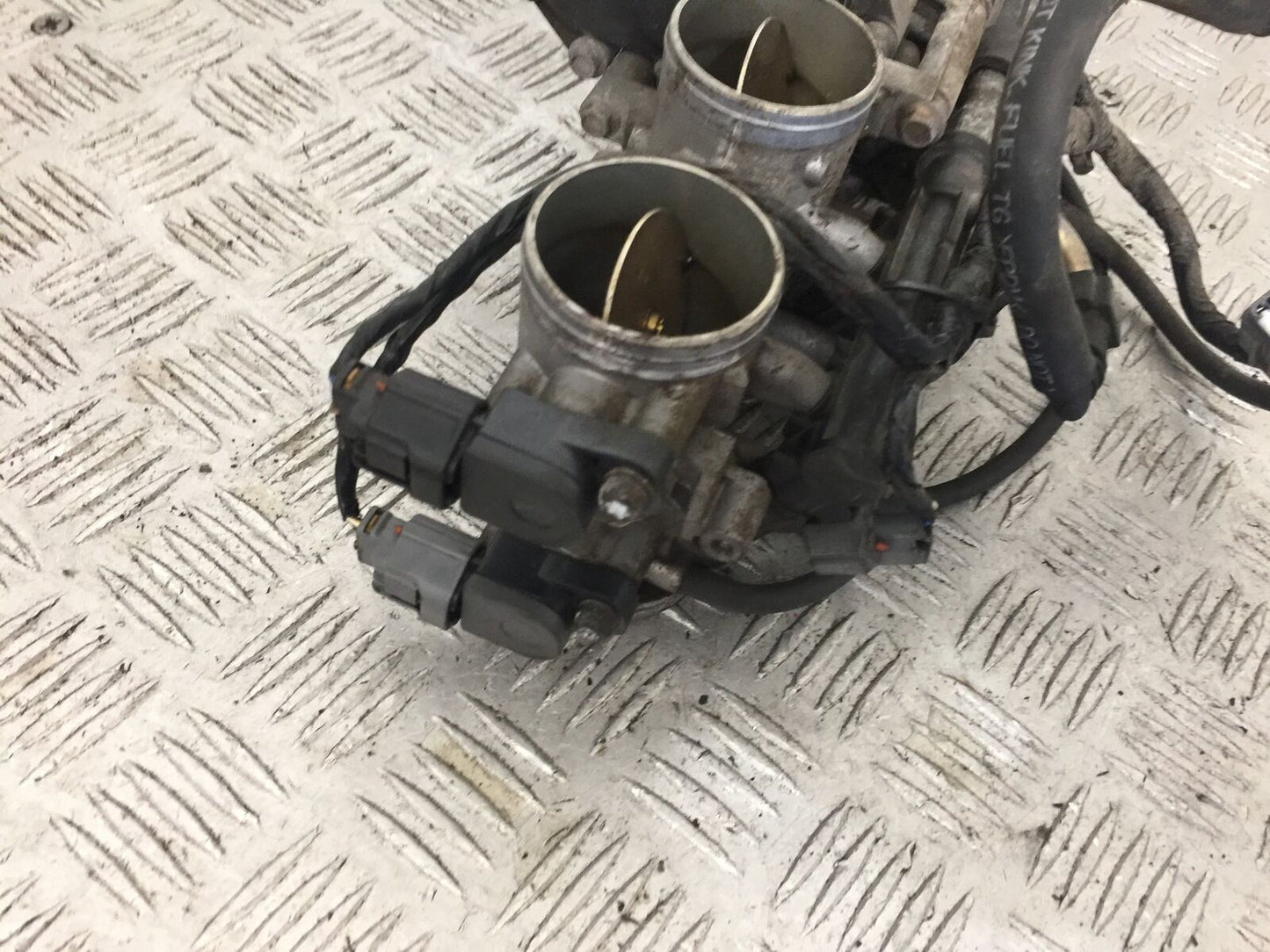 KAWASAKI Z750 Z 750 THROTTLE BODIES  YEAR 2004-2006  (STOCK 871)