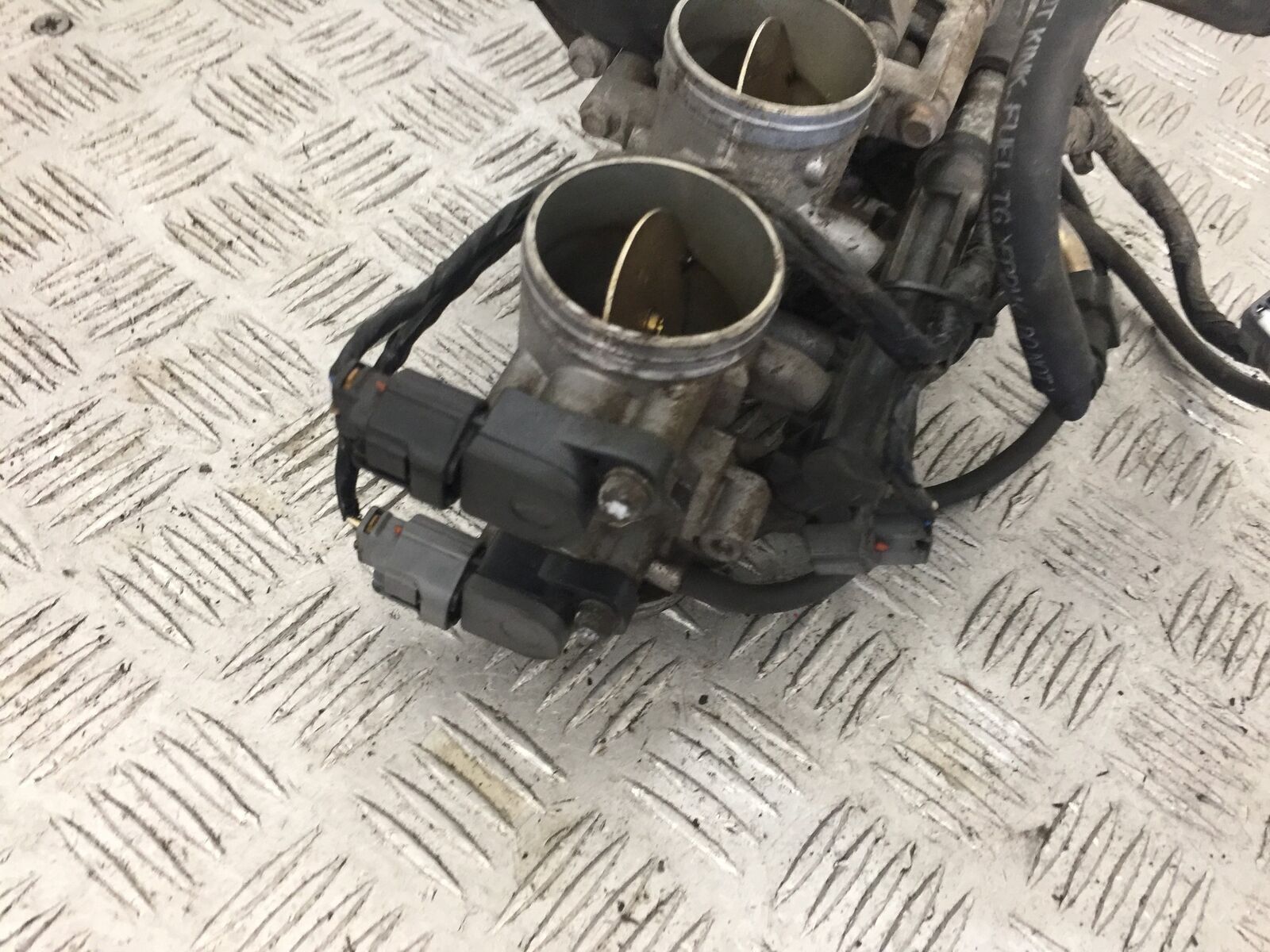 KAWASAKI Z750 Z 750 THROTTLE BODIES  YEAR 2004-2006  (STOCK 871)