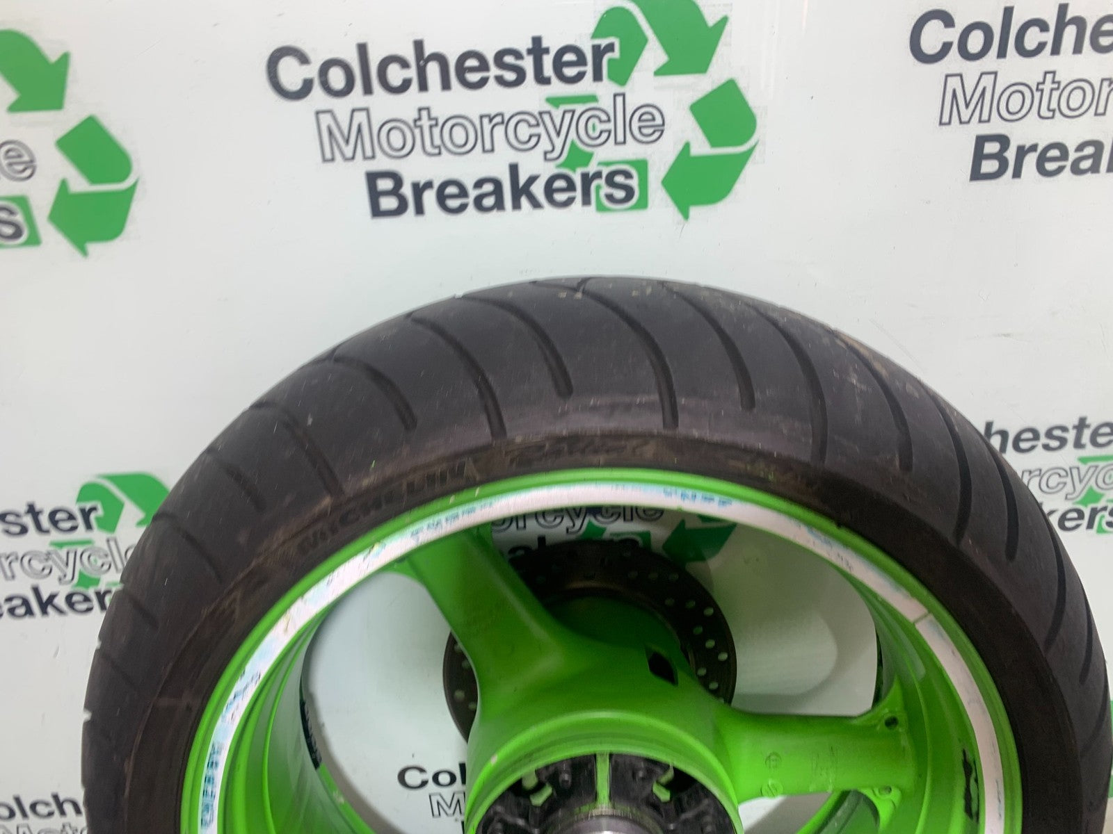 KAWASAKI ZX9R ZX9 E1 REAR WHEEL AND DISC  YEAR 2000-01 (CMB1171)