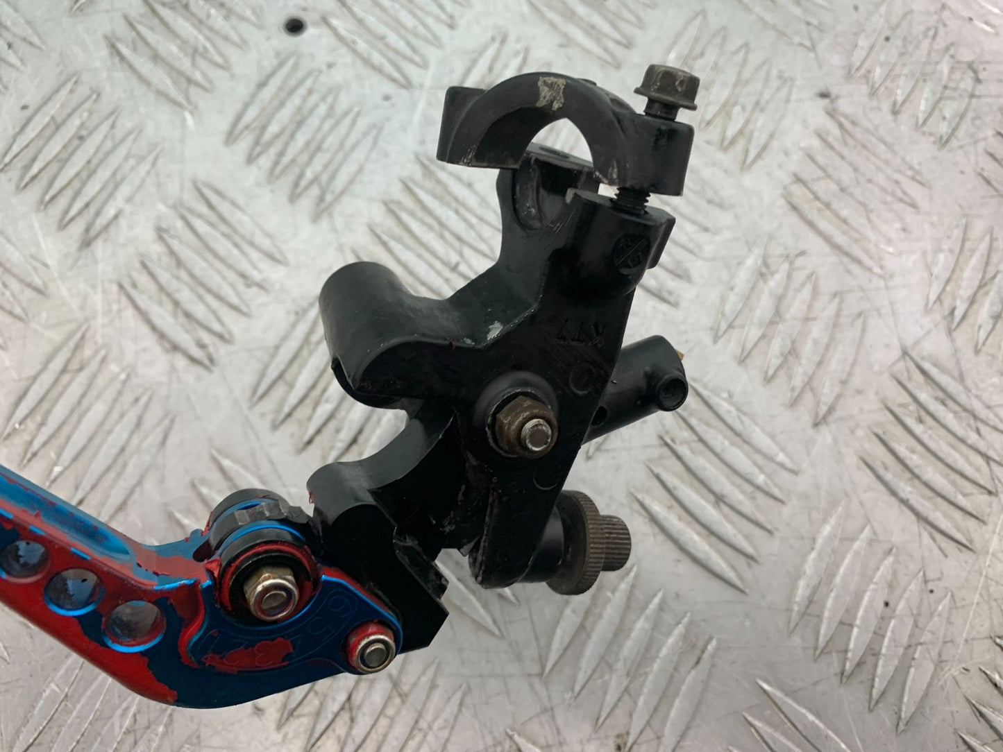 HONDA CB600 CB 600 HORNET CLUTCH LEVER AND BRACKET   YEAR 1998-2002 (CMB1297)