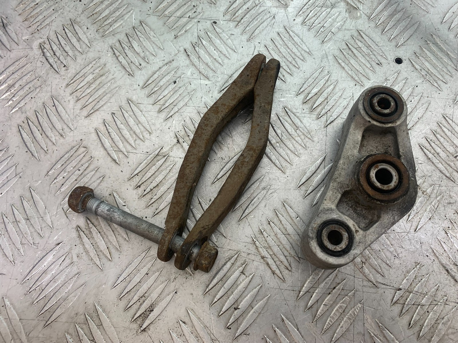 KAWASAKI GTR1400 GTR 1400 REAR SHOCK LINKAGE  YEAR 2007-2009 (CMB1174)