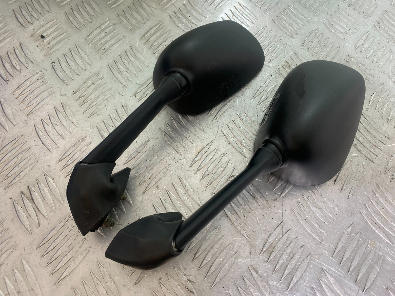 YAMAHA YZF R1 LEFT AND RIGHT GENUINE MIRRORS  YEAR 2004-2006 (CMB1155)
