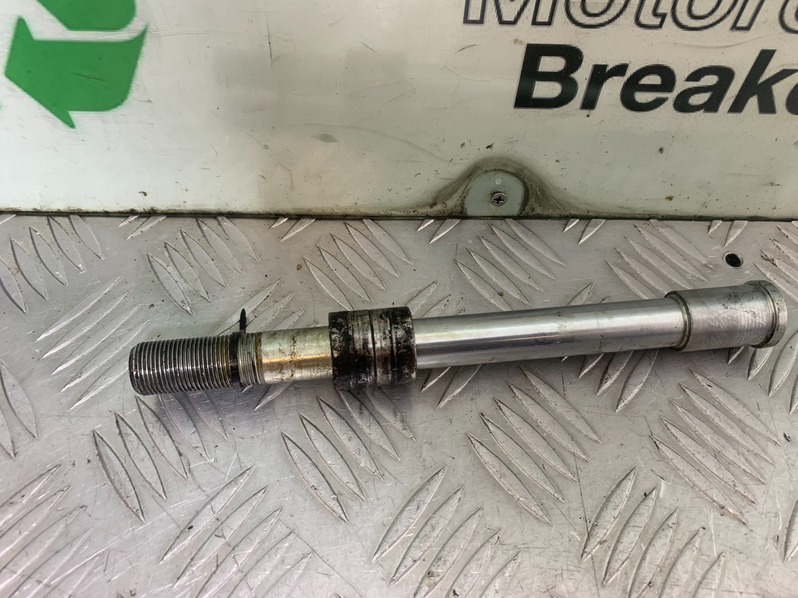 KAWASAKI ER6 N FRONT WHEEL SPINDLE YEAR 2012-2017 (CMB1324)