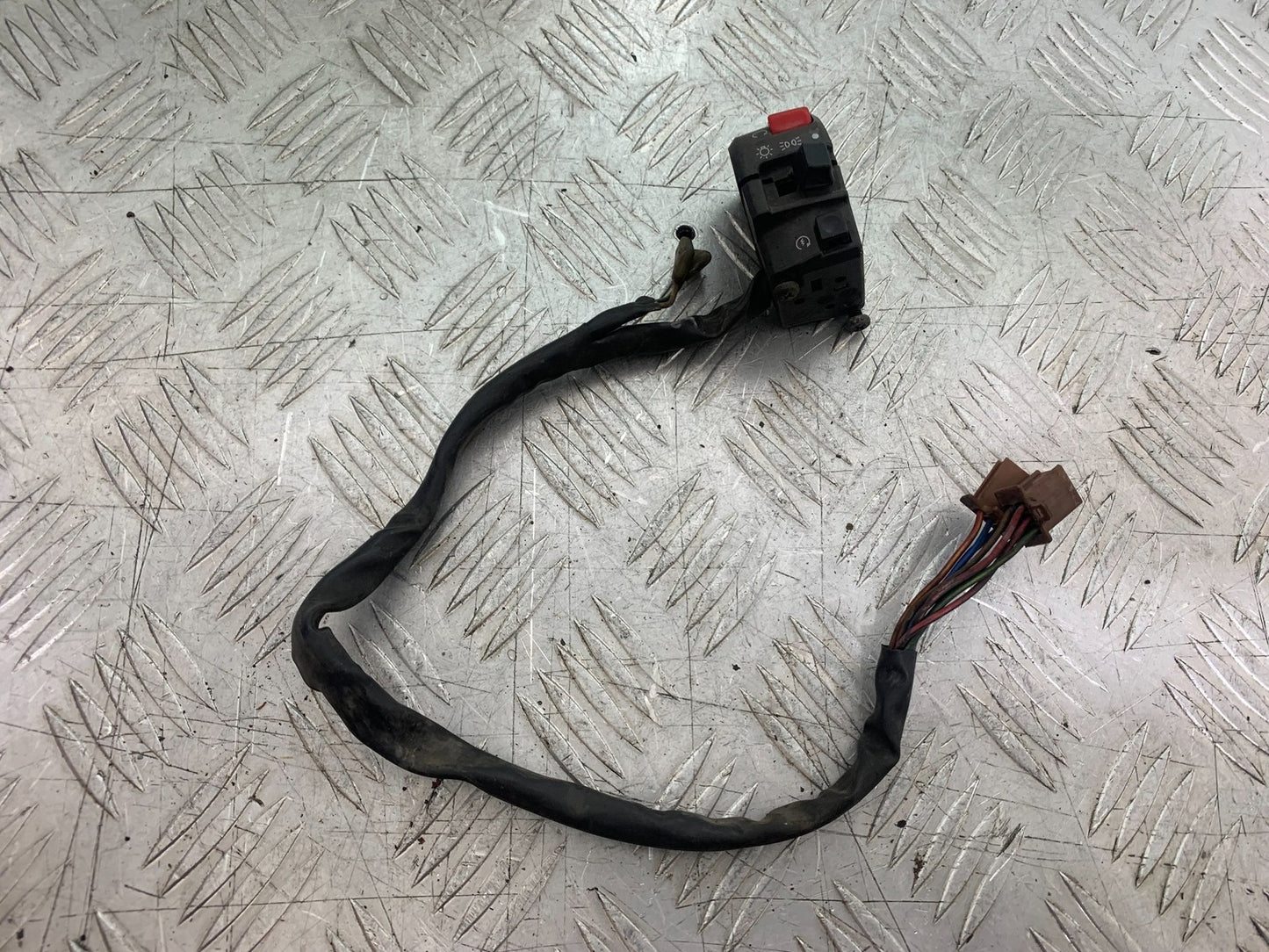 YAMAHA YZF1000 THUNDERACE RIGHT SWITCH GEAR YEAR 1997-2000 (CMB1204)