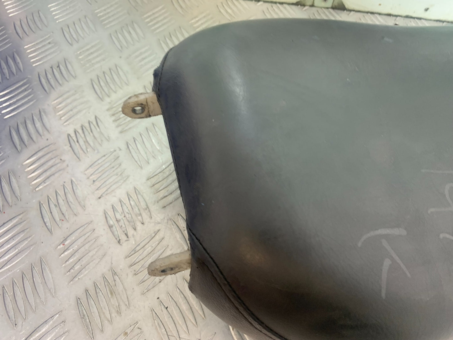 YAMAHA XV535 XV 535 VIRAGO FRONT SEAT YEAR 1994-02 (CMB1162)
