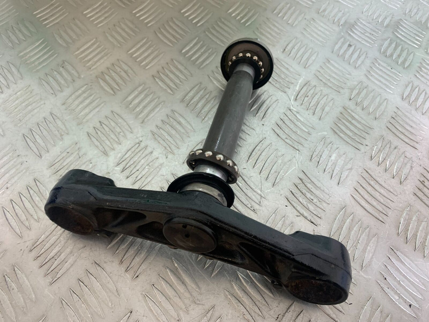 YAMAHA XJ6 XJ6-S BOTTOM YOKE   YEAR 2009-2015  (CMB1070)