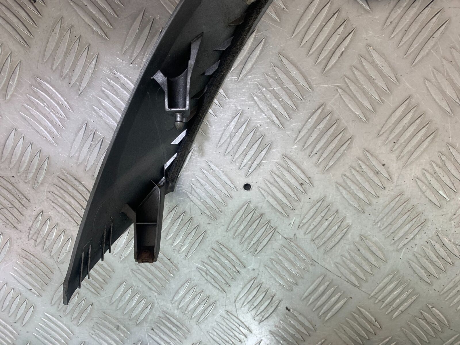 SUZUKI AN 200 UN 200 BURGMAN SCREEN INFILL PANEL YEAR 2007-09 (CMB1128)