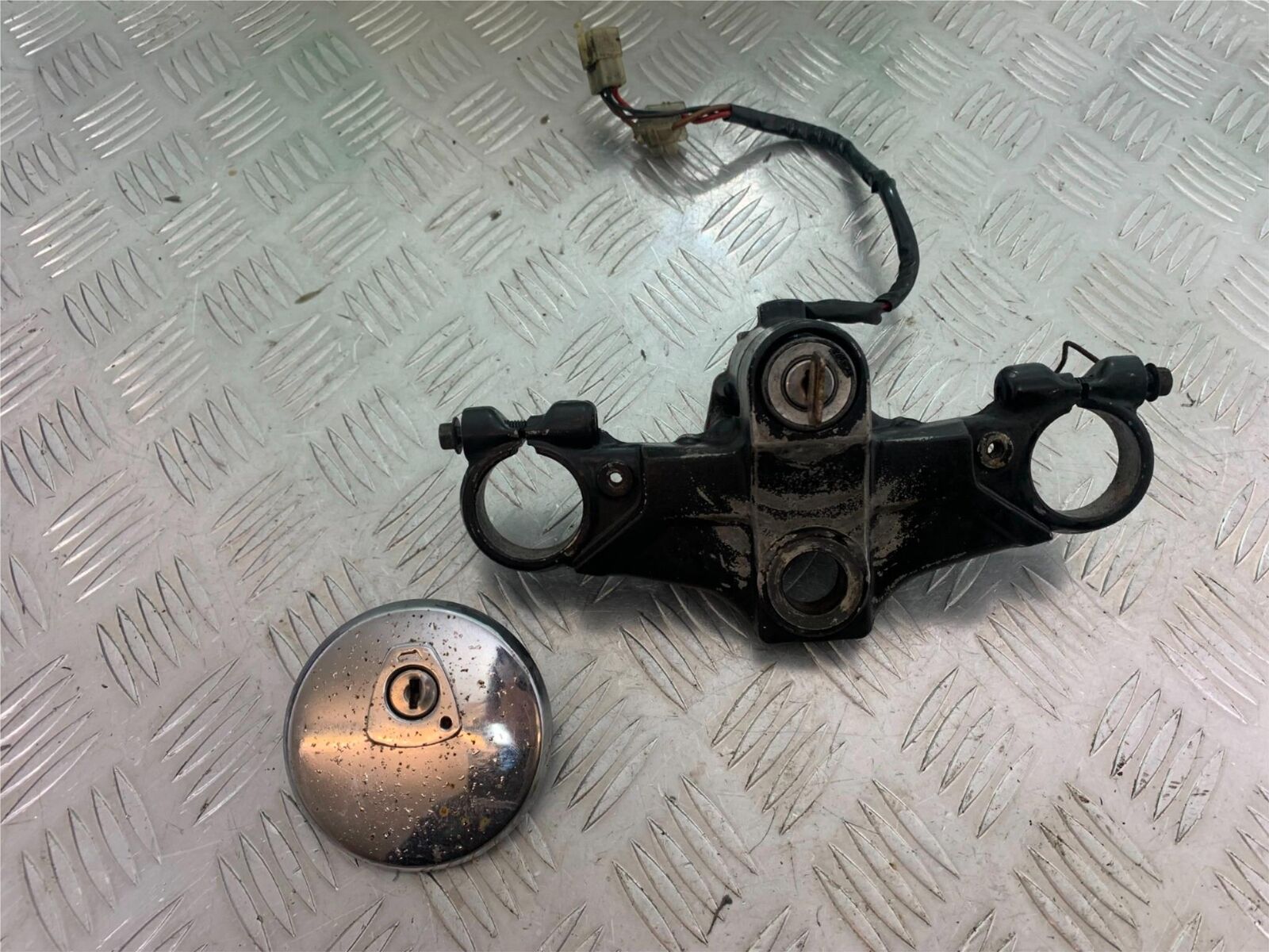 YAMAHA FJ1100 FJ 1100 LOCKS AND KEY YEAR 1984-1985 (CMB1101)