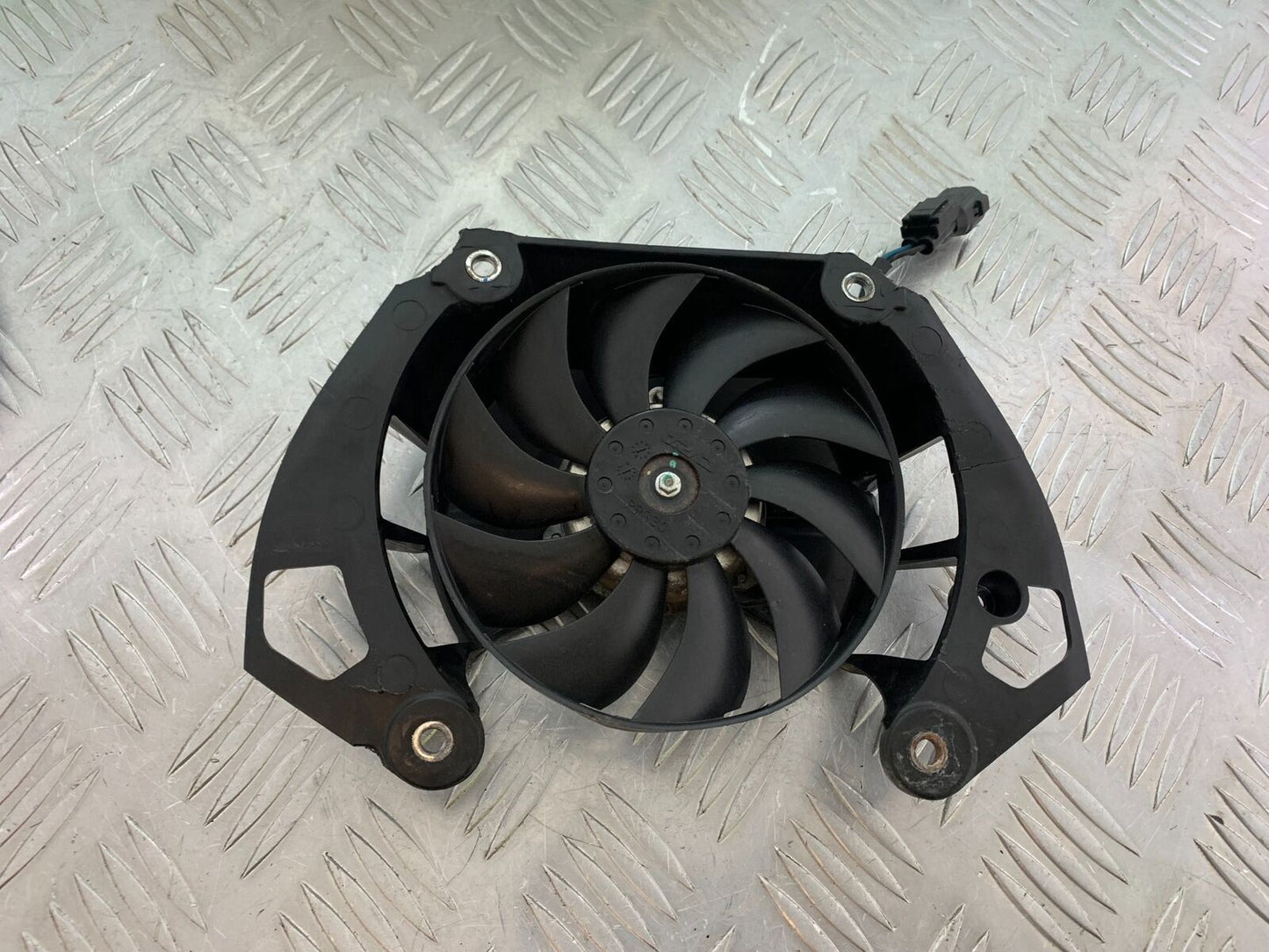 HONDA CBR500R CBR 500 R RADIATOR FAN   YEAR 2016 (CMB1066)