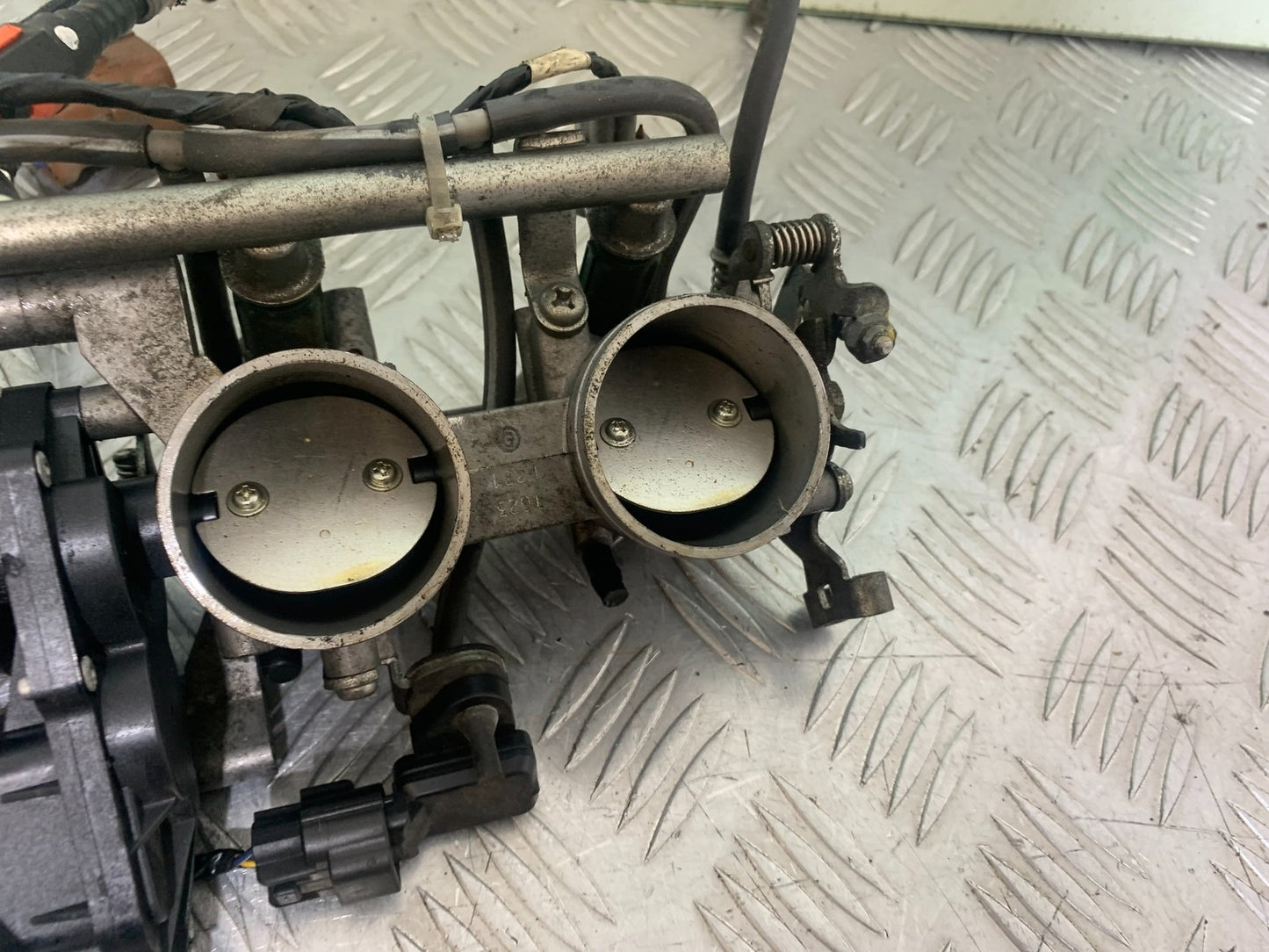 KAWASAKI GTR1400 GTR 1400 THROTTLE BODIES  YEAR 2007-2009 (CMB1174)