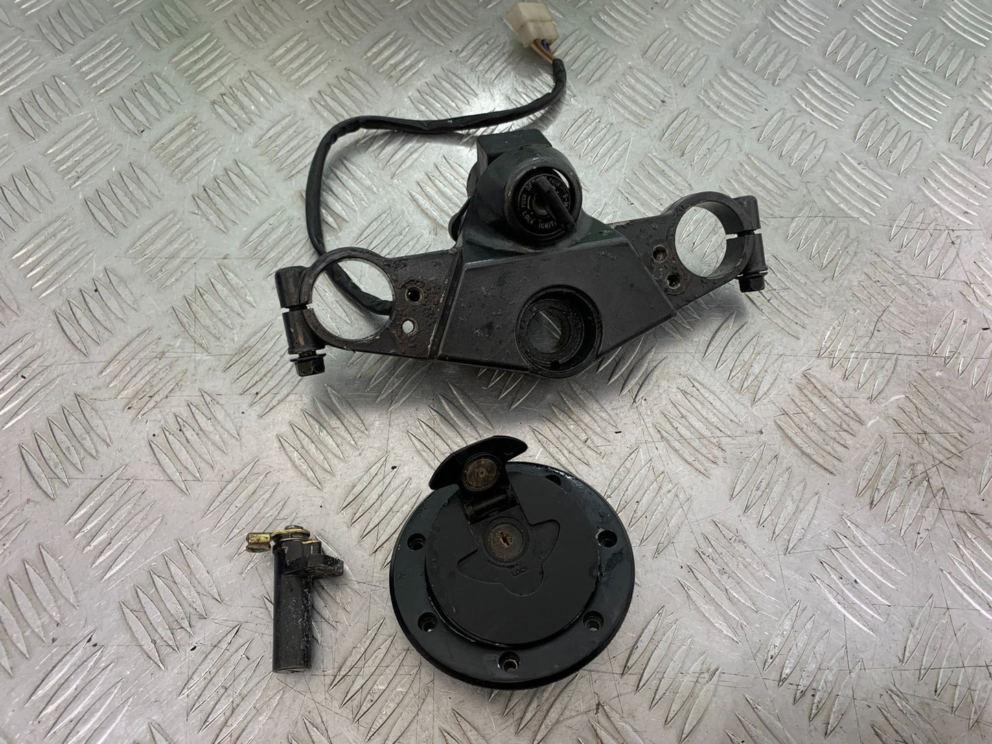 KAWASAKI ZZR1100 D LOCK SET AND KEY   YEAR 1993-2001 (CMB1189)