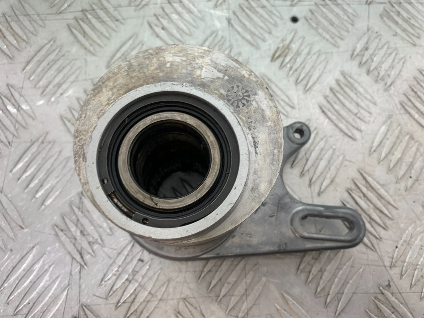 DUCATI 996 SPS 748 916 998 ECCENTRIC HUB  1999-2000 (CMB1209)