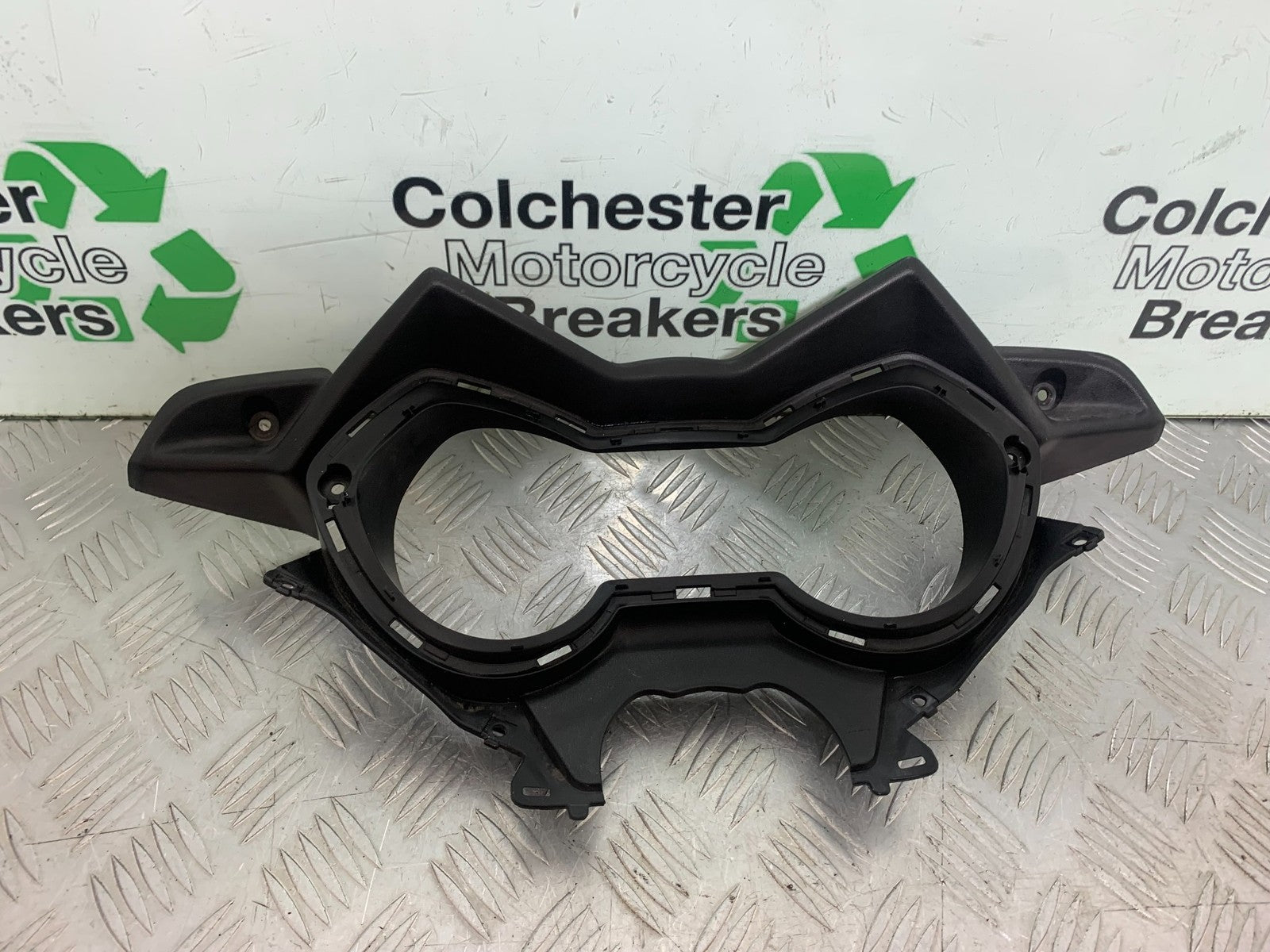 YAMAHA XMAX 300 CLOCK SURROUND   YEAR 2017-2020 (CMB1218)