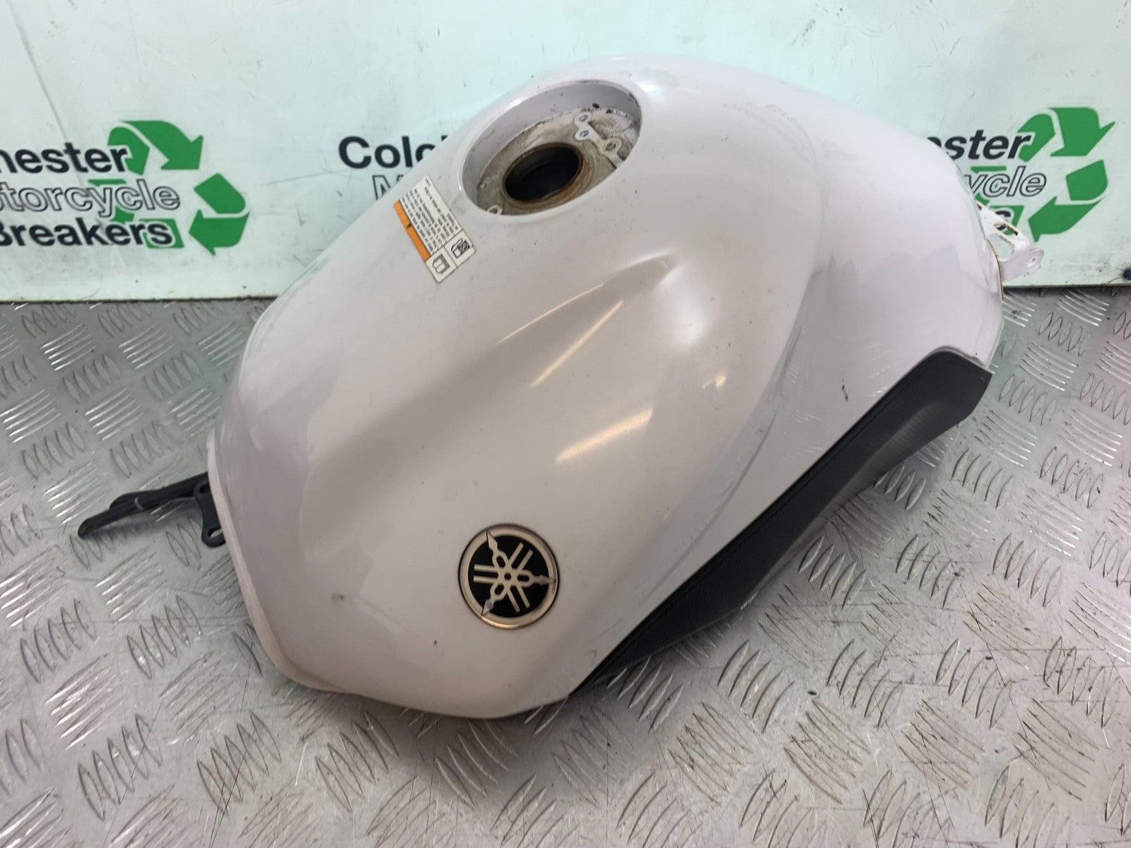YAMAHA XJ6 XJ6-S PETROL TANK  YEAR 2009-2015  (CMB1212)