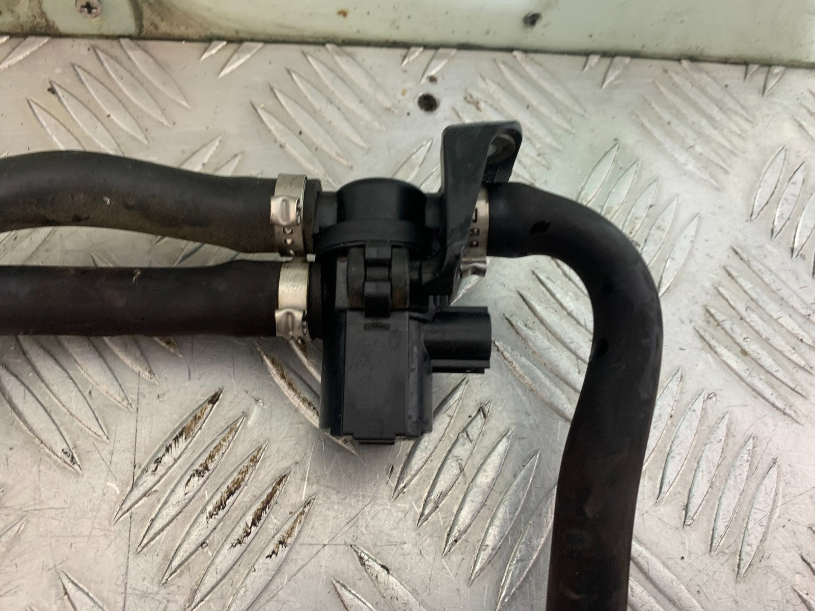 APRILIA TUONO 1000 V4R AIR VALVE  YEAR 2011-13  (CMB1316)